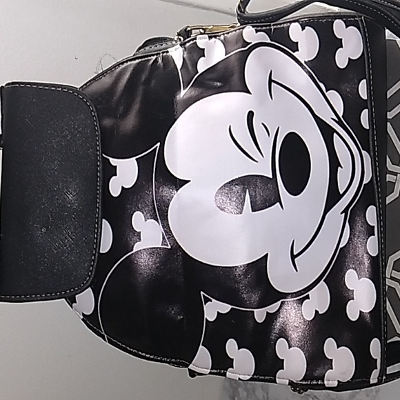 Pretty backpack set🤍🖤🎒 - Picture 9 of 15